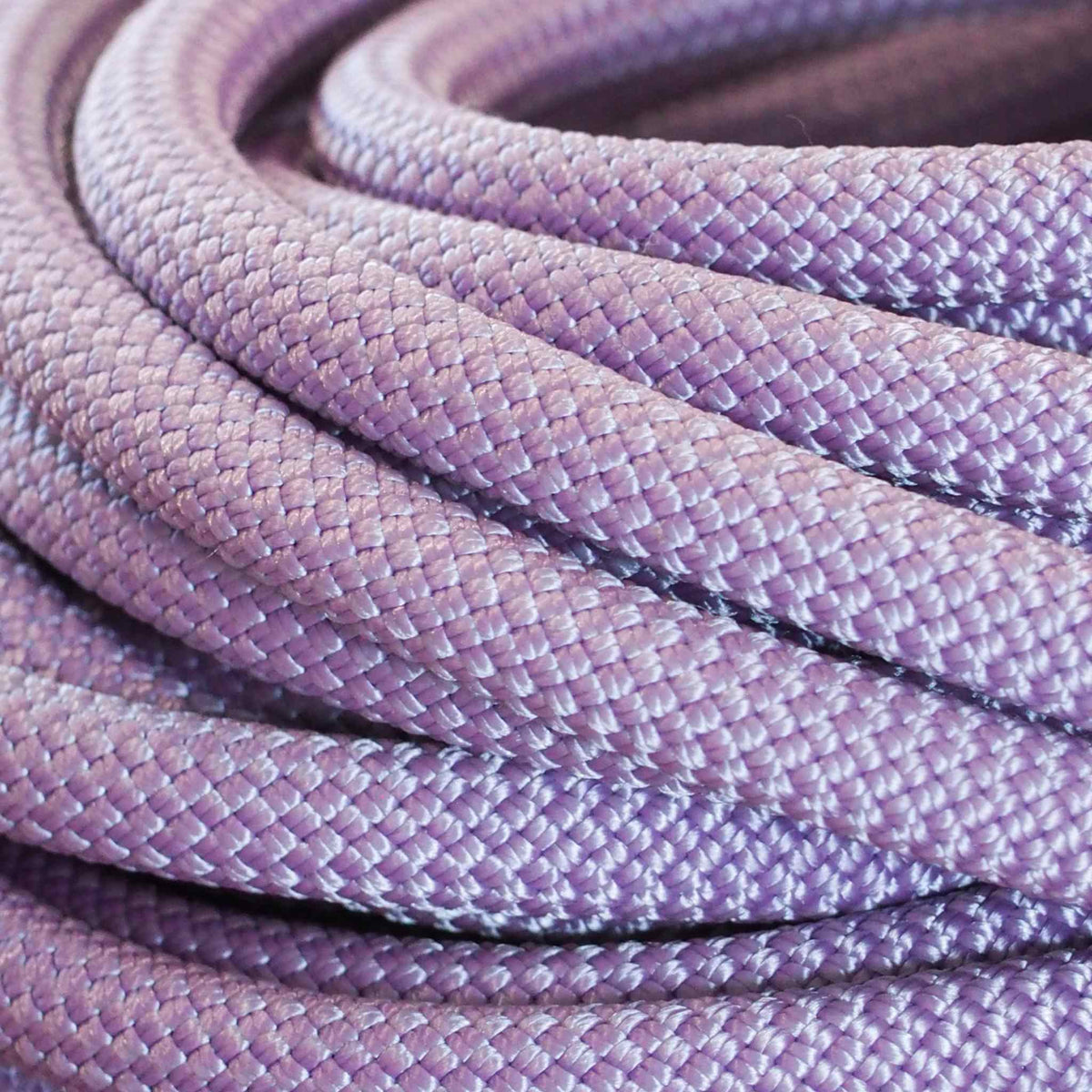 Lavender Cloud 9.6mm climbing rope dog leash by North Tail — handmade in Ontario using genuine UIAA certified rope in light purple lavender color. Durable and perfect for daily walks and outdoor adventures.