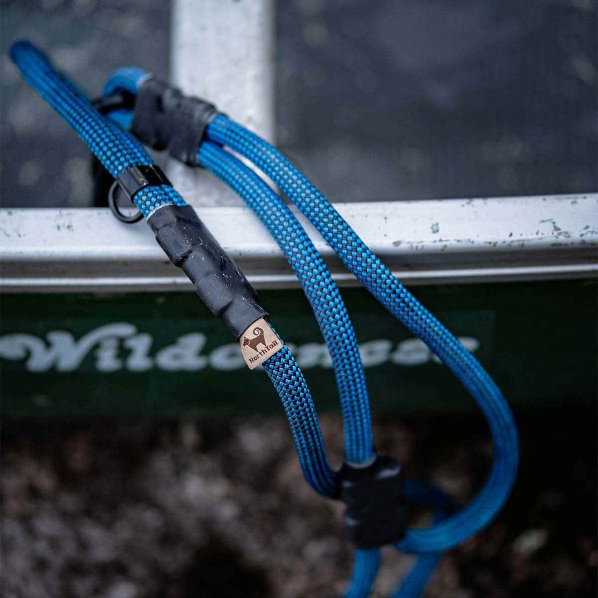 The Summit Seeker North Tail leash in blue rope with secondary handle for quick grabs in traffic or emergencies, made from genuine UIAA certified climbing rope, handmade in Ontario, Canada.